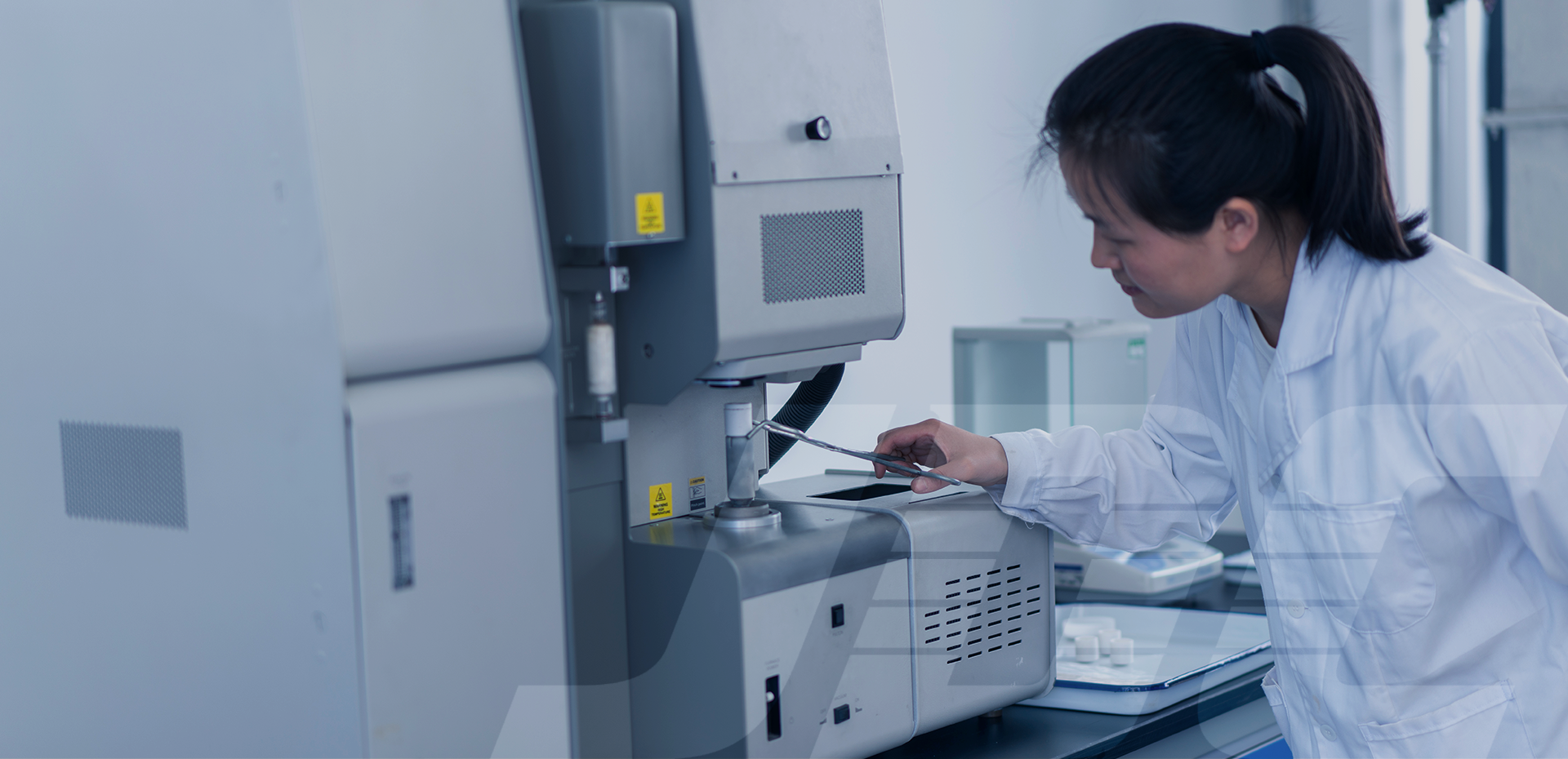 漂亮少妇高潮A片XXXX