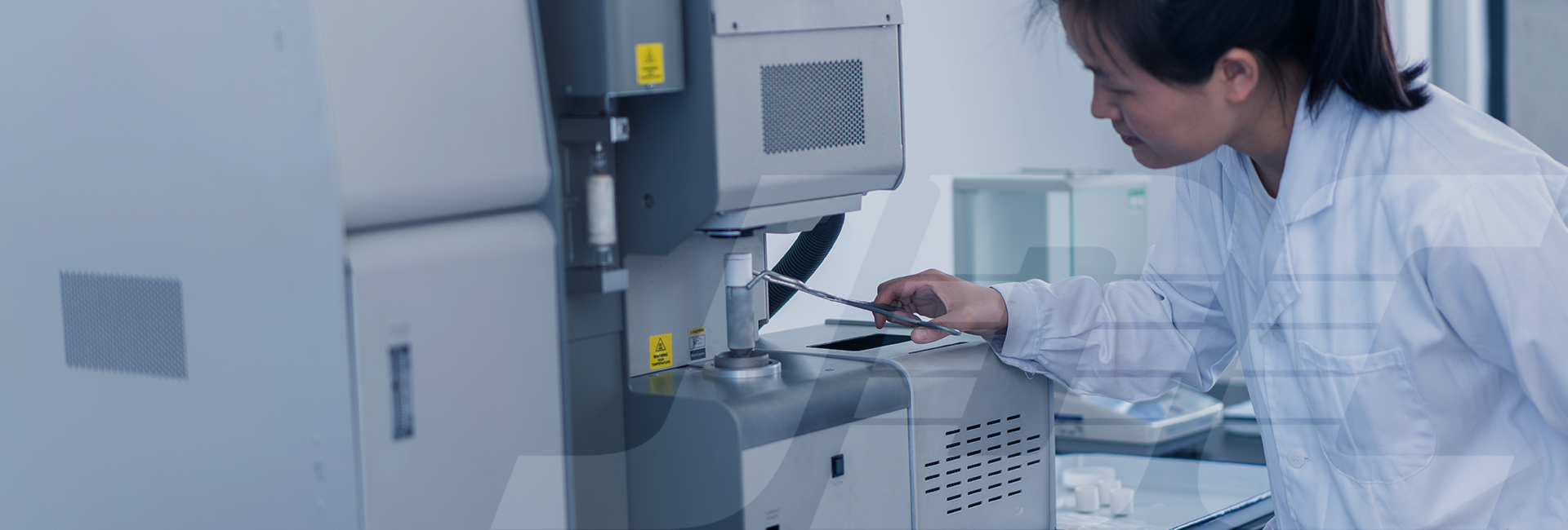 漂亮少妇高潮A片XXXX